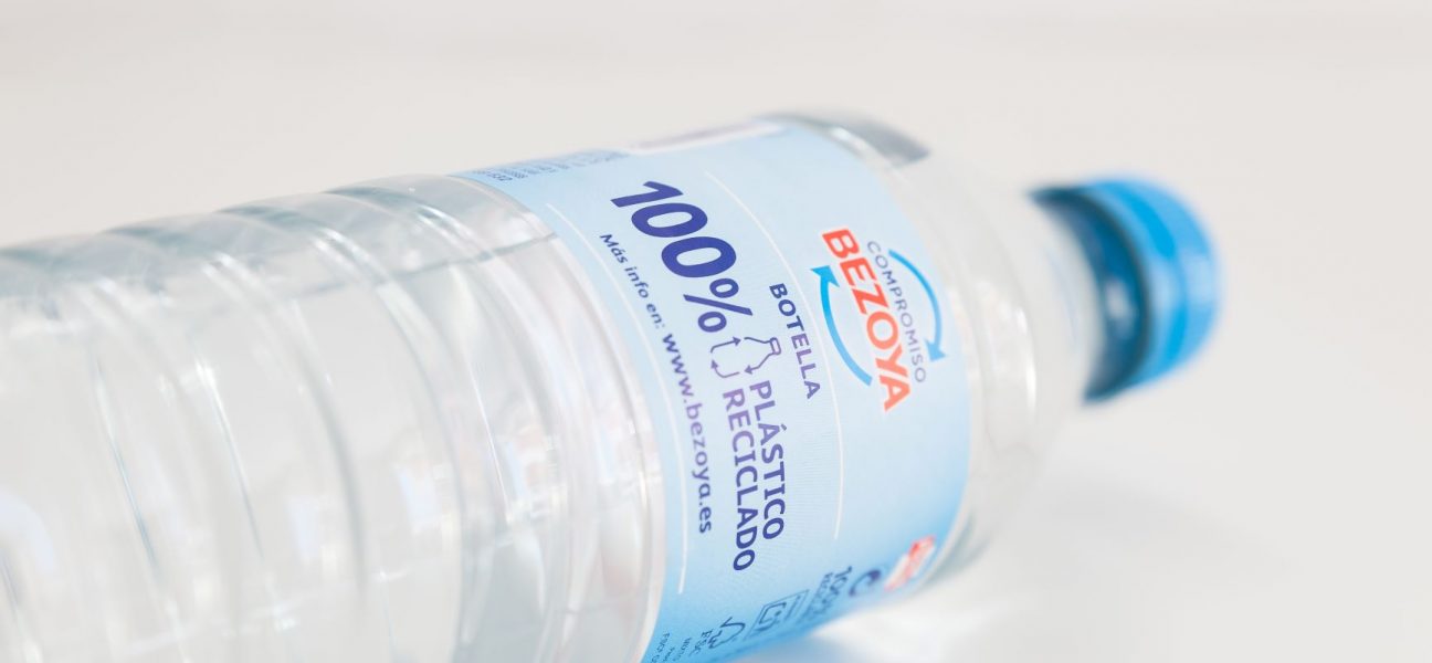Bezoya anuncia que todas sus botellas ya se fabrican íntegramente con  plástico reciclado